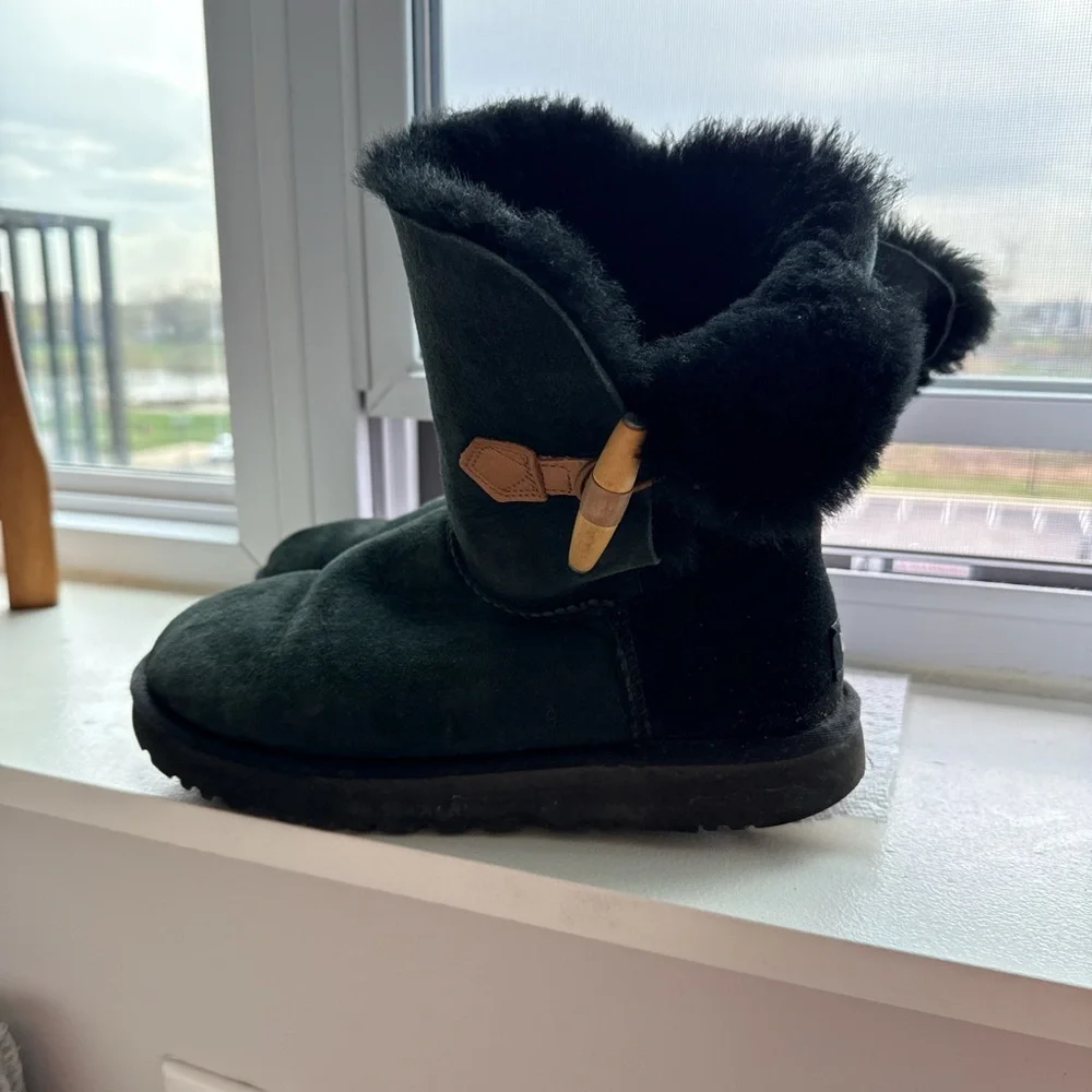 UGG Black Winter Boots with Tan Toggle - Picture 1 of 3